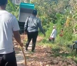 Makadam Asal Jadi, Kades Palsu di Tlagah Sampang Ambil Alih