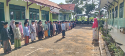 SDN Bira Timur 5 Sampang Peringati Hari Santri Nasional 2025: Tangis Haru Warnai Semangat Santri Cilik Cinta NKRI