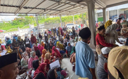 Pemdes Tobai Tengah Sampang Salurkan Ratusan BLTS kepada KPM: Pj Kades Harap Program Diperluas