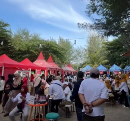 Jhuko’ Tonoh Hidupkan Pantai Lon Malang, Kolaborasi Pemdes Bira Tengah Sampang dan Warga Dongkrak UMKM Pesisir Utara