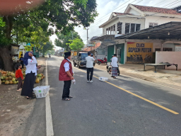 PKH dan TKSK Sokobanah Sampang Berbagi Ratusan Takjil, Wujud Kepedulian Sosial di Bulan Ramadan