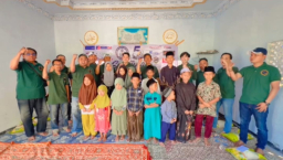 PJS Berbagi Kebahagiaan, Santuni Anak Yatim dan Kaum Dhuafa di Sampang