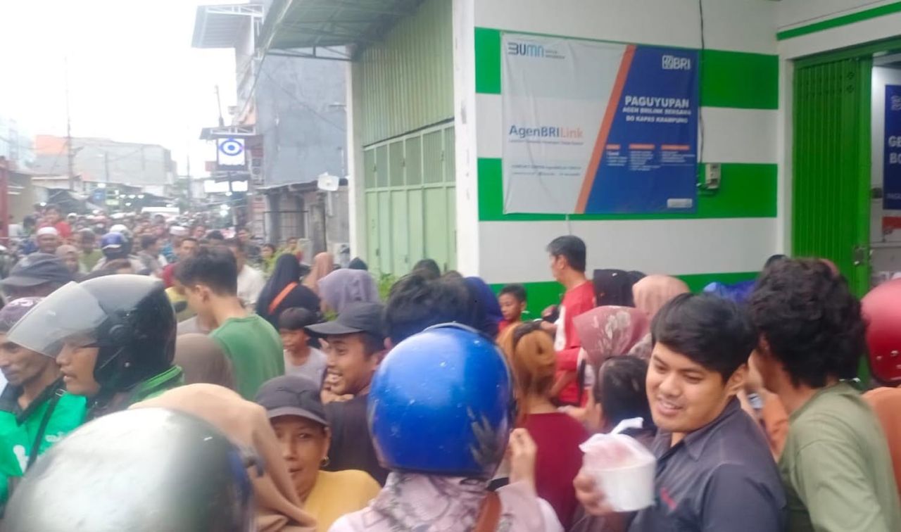 Wujudkan Ramadan Berkah, BRI Link BO Kapas Krampung Bagi Takjil dan Buka Bersama