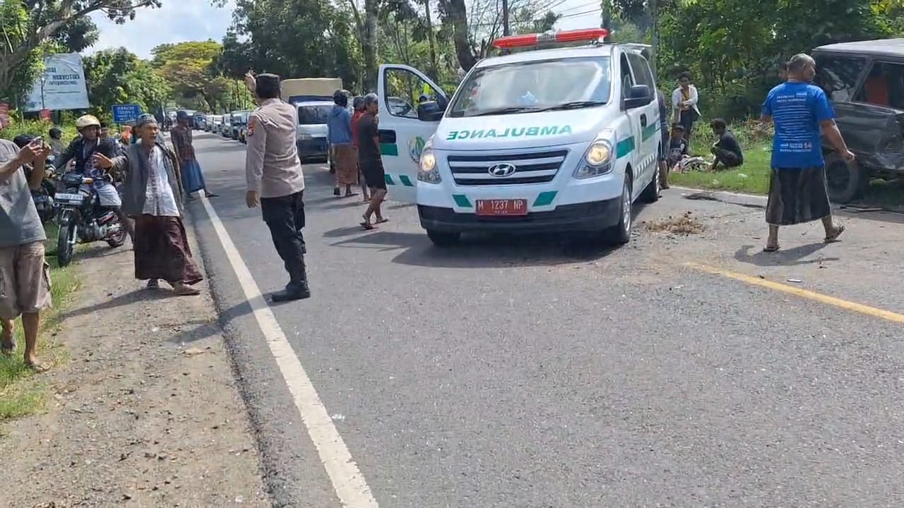 Kecelakaan di Jalan Raya Torjun Sampang, Dua Orang Alami Patah Tulang