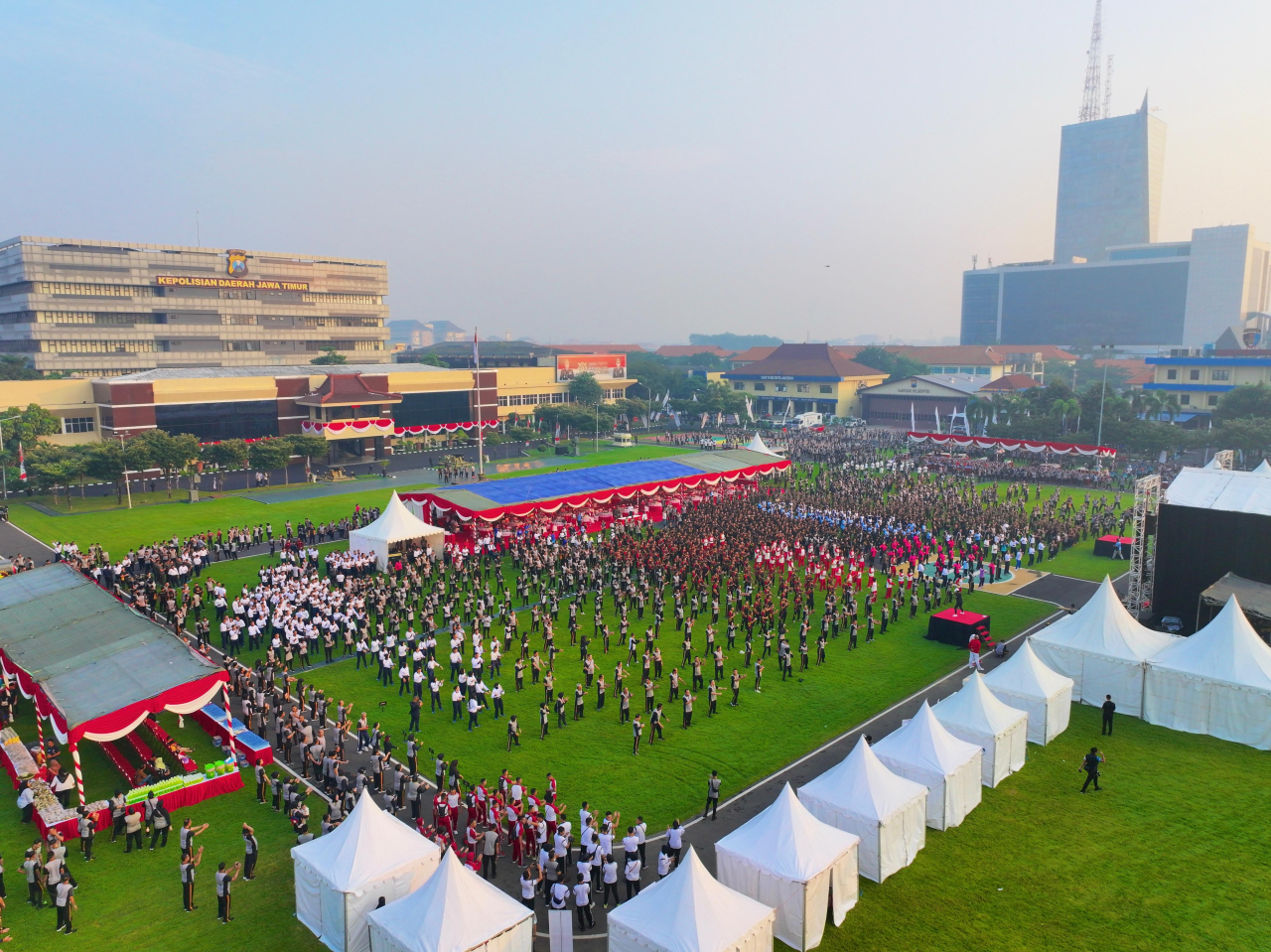 Perkuat Sinergi Jelang Hari Bhayangkara ke-79, Polda Jatim Gelar Olahraga Bersama TNI dan Forkopimda