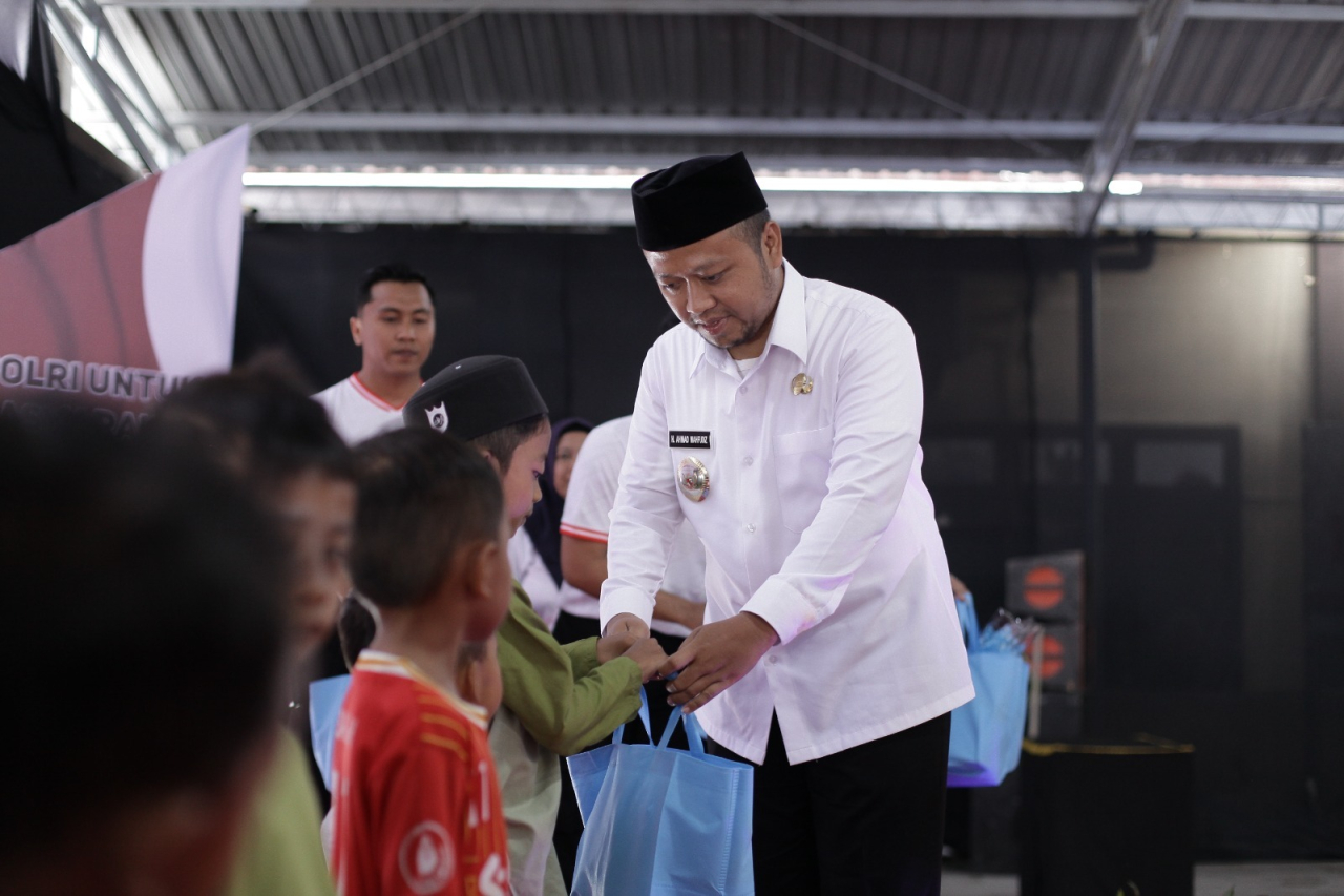 Polres Sampang Gelar Khitanan Massal Sambut HUT Bhayangkara ke-79