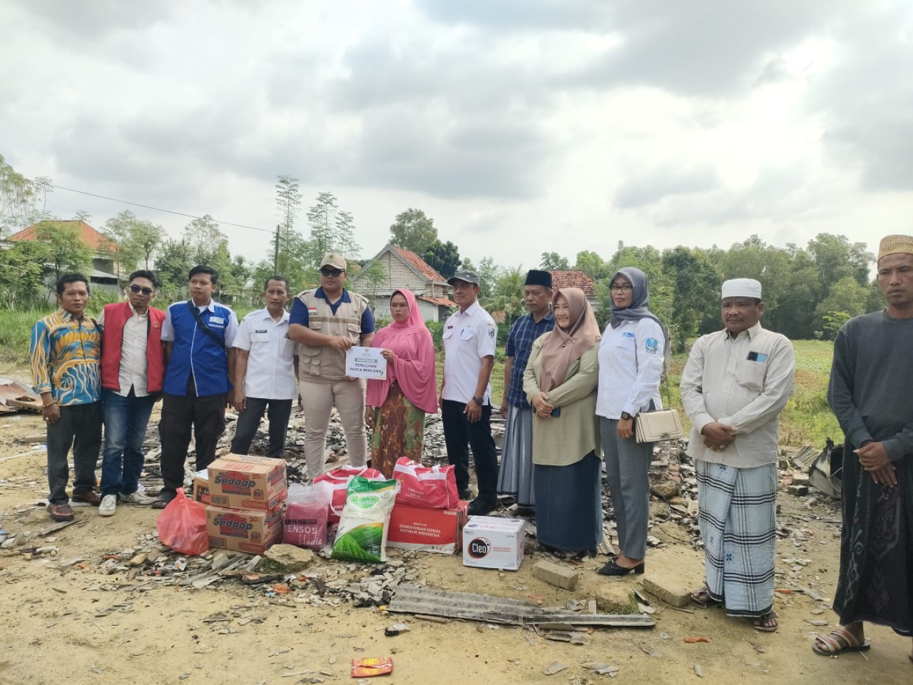 Kebakaran Hanguskan Dapur dan Toko Milik Warga di Desa Tobai Tengah Sampang, Bantuan Tanggap Darurat Disalurkan