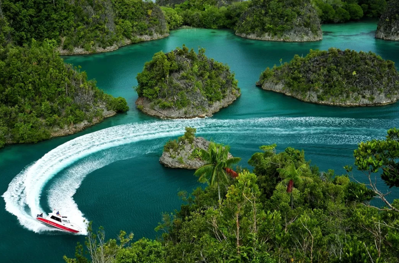 Polemik Tambang Nikel di Raja Ampat, Presiden Prabowo Hentikan Sementara Izin PT Gag Nikel