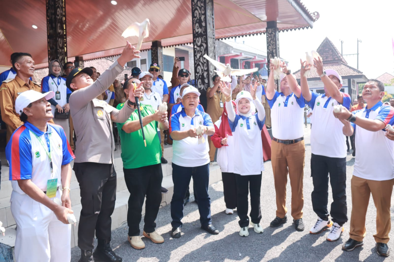 Semangat Menyala! Obor Porprov Disambut Meriah di Gerbang Kabupaten Malang