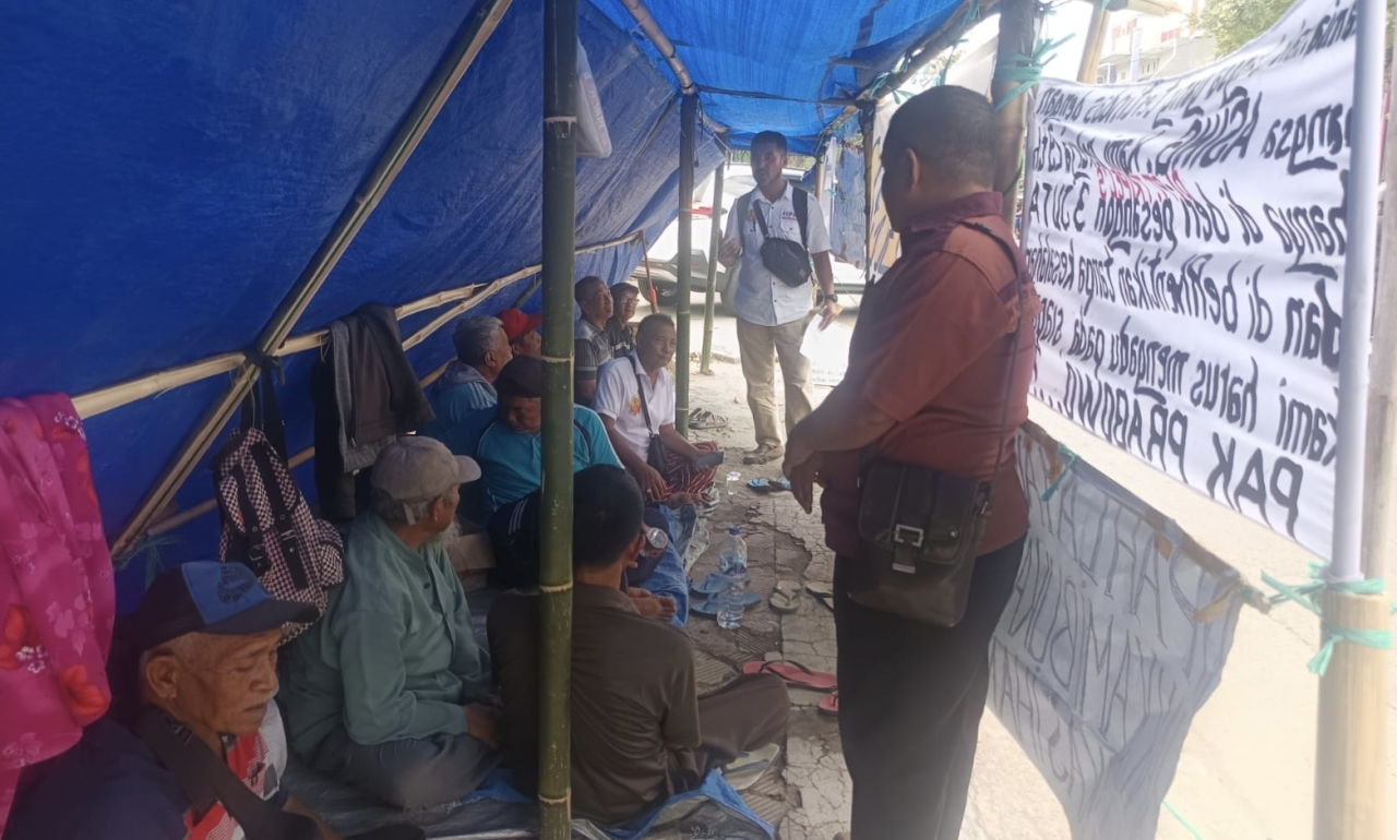 Tenda Aksi Mantan Karyawan Triple S Dibongkar Satpol PP, Buruh: Pemerintah Anti Kritik!