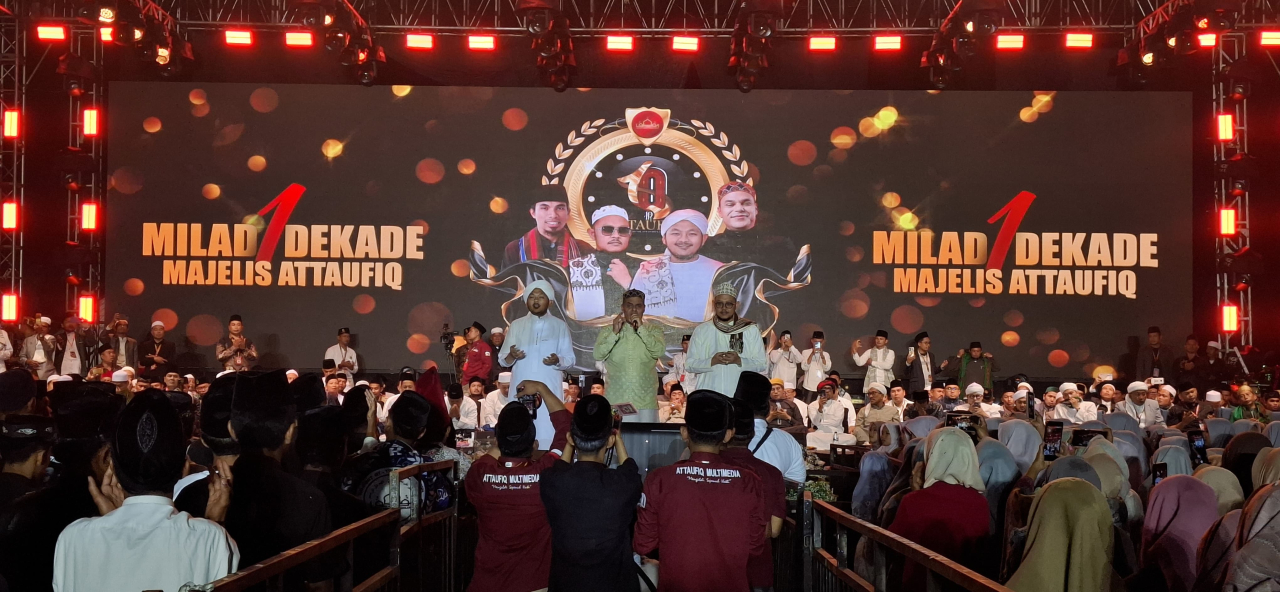 Puluhan Ribu Jamaah Padati Milad Satu Dekade Majlis Attaufiq di Robatal Sampang