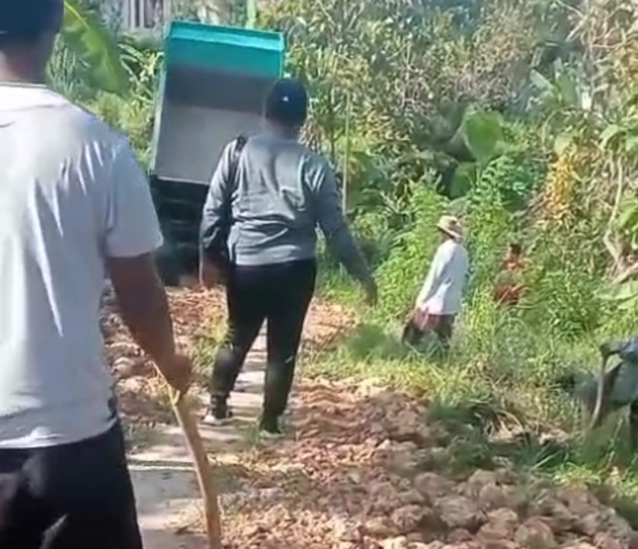 Makadam Asal Jadi, Kades Palsu di Tlagah Sampang Ambil Alih