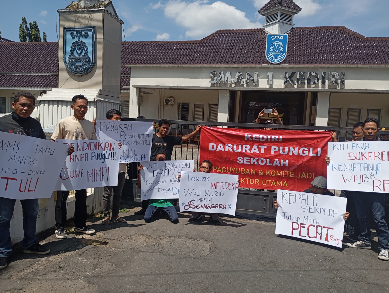 Gelombang Ketiga Aksi Anti-Pungli Sasar SMA 1, Desak Cabdin Kediri Terbitkan SE Larangan Pungutan