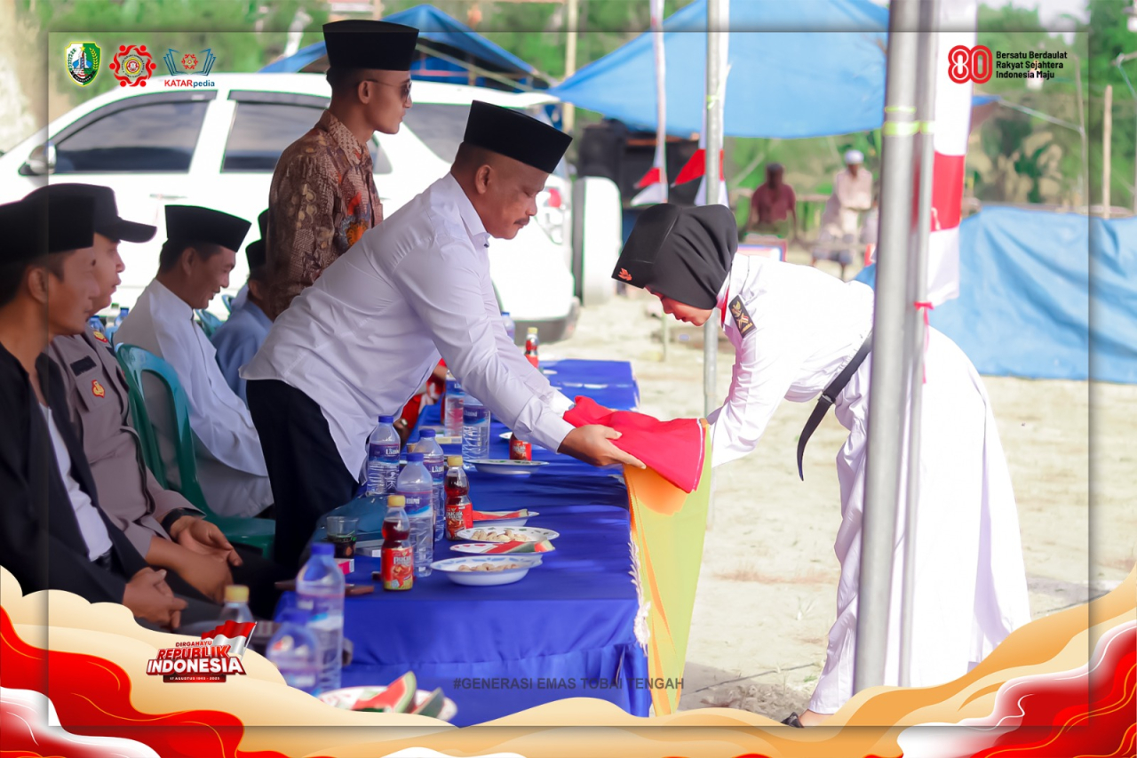 Merah Putih Berkibar Pemdes Tobai Tengah Sampang Peringati HUT ke-80 Kemerdekaan Republik Indonesia