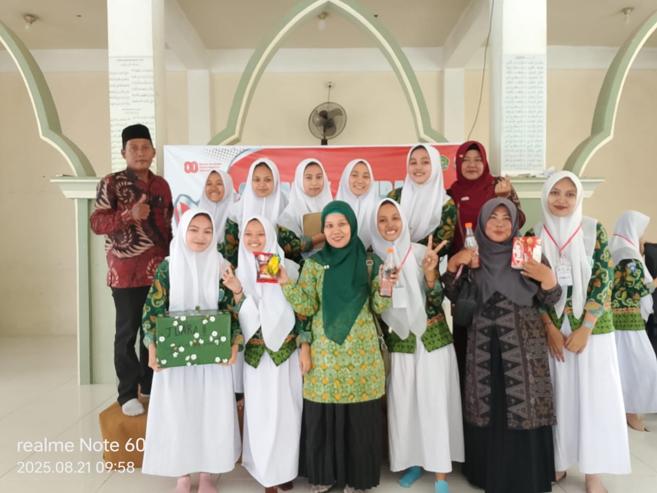 Peringati HUT RI ke 80, MA Miftahul Ulum Sampang Gelar Lomba Puisi Kemerdekaan