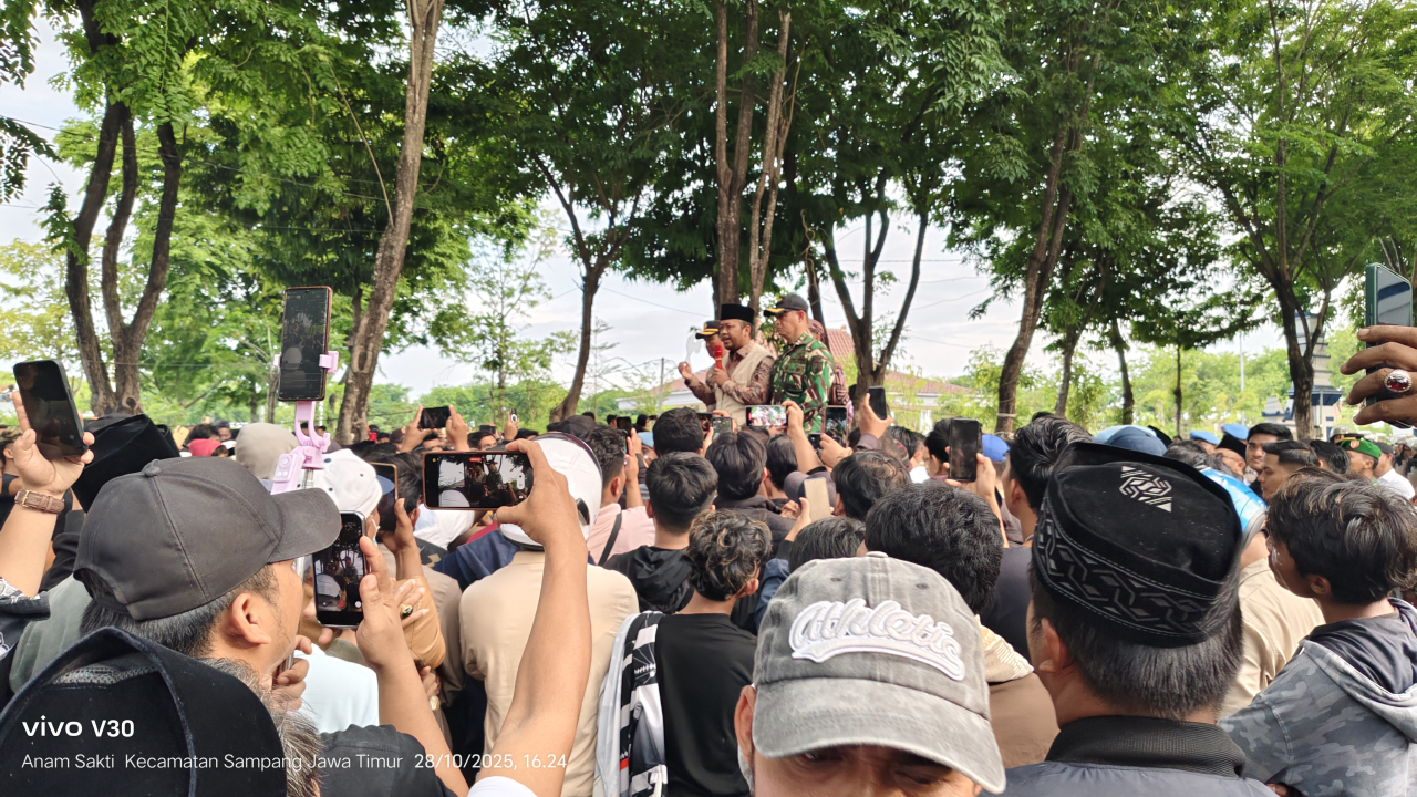 Demo Pilkades Sampang Memanas: Ketua DPRD dan Bupati Dituding Tak Berani Hadapi Massa