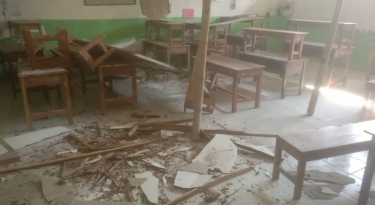 Ruang Kelas SDN Bunten Barat 3 Sampang Ambruk Saat Jam Sekolah