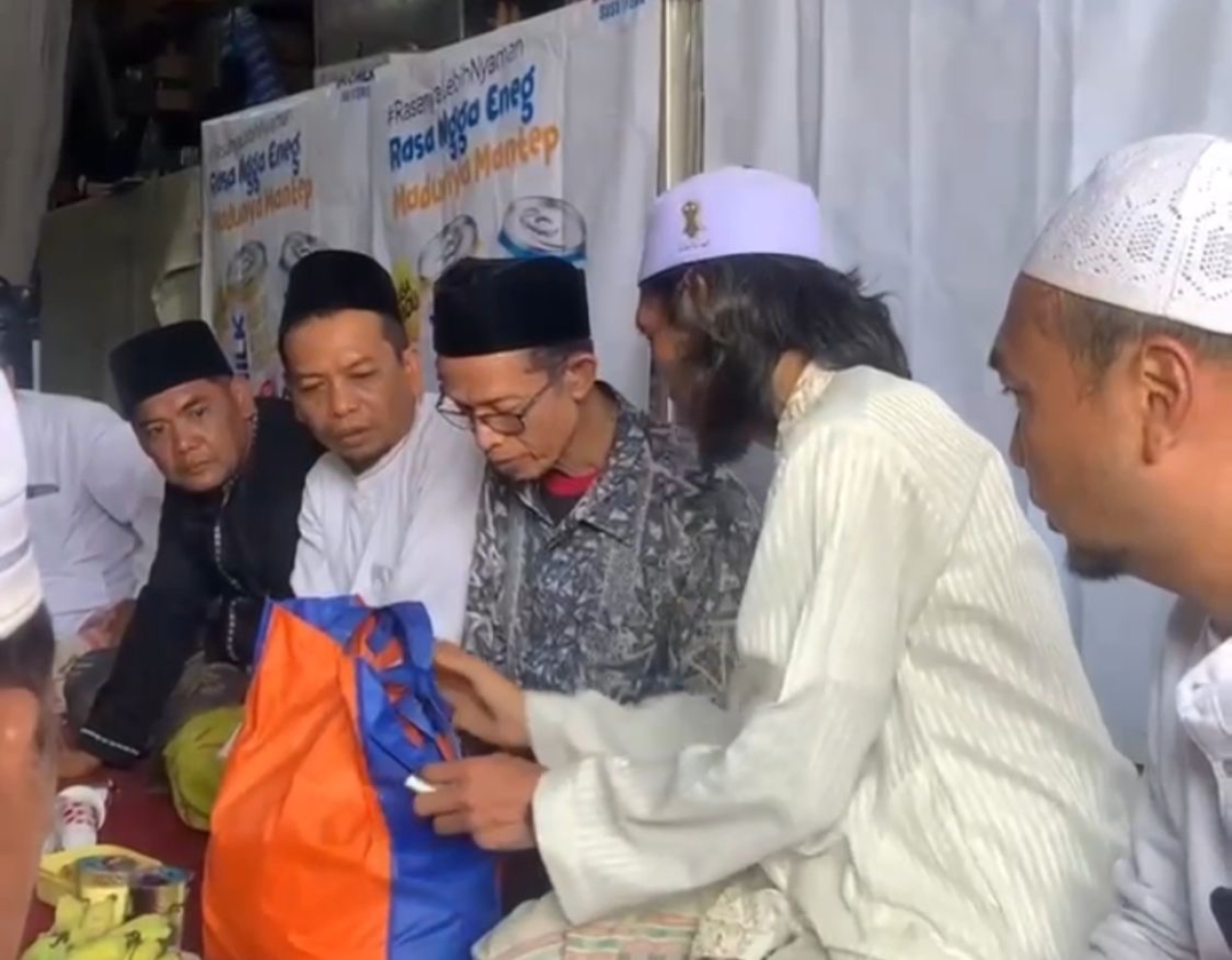 Ketulusan Mengalir: Keluarga Santri Al Khoziny Sidoarjo Kembalikan Santunan Demi Mushala Pesantren