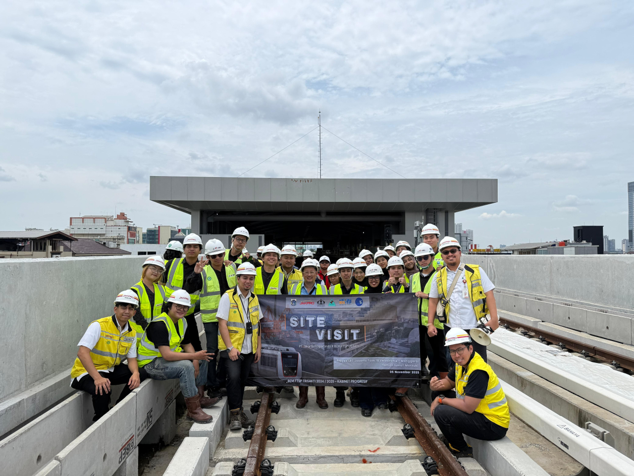 Jakpro Buka Ruang Edukasi Mahasiswa Trisakti di Proyek LRT dan Taman Ismail Marzuki