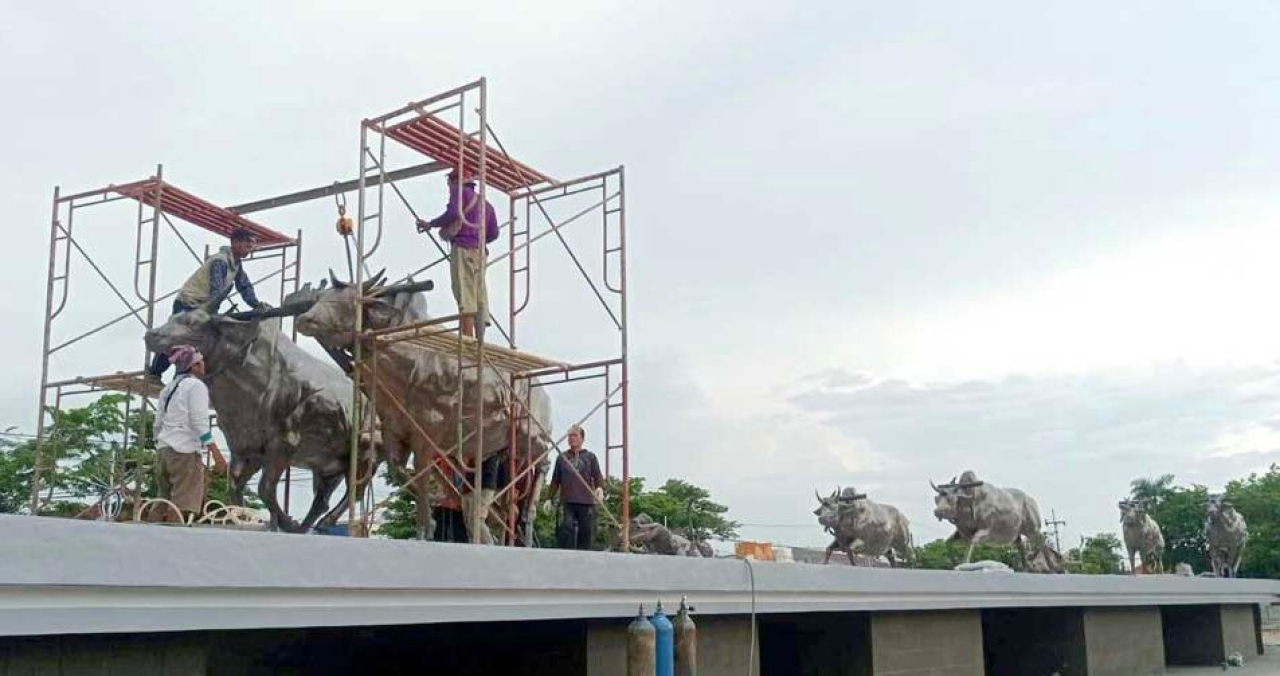 Dugaan Mark-Up Proyek Patung Karapan Sapi Sampang Menguat: Pengakuan Pengrajin Buka Fakta Baru