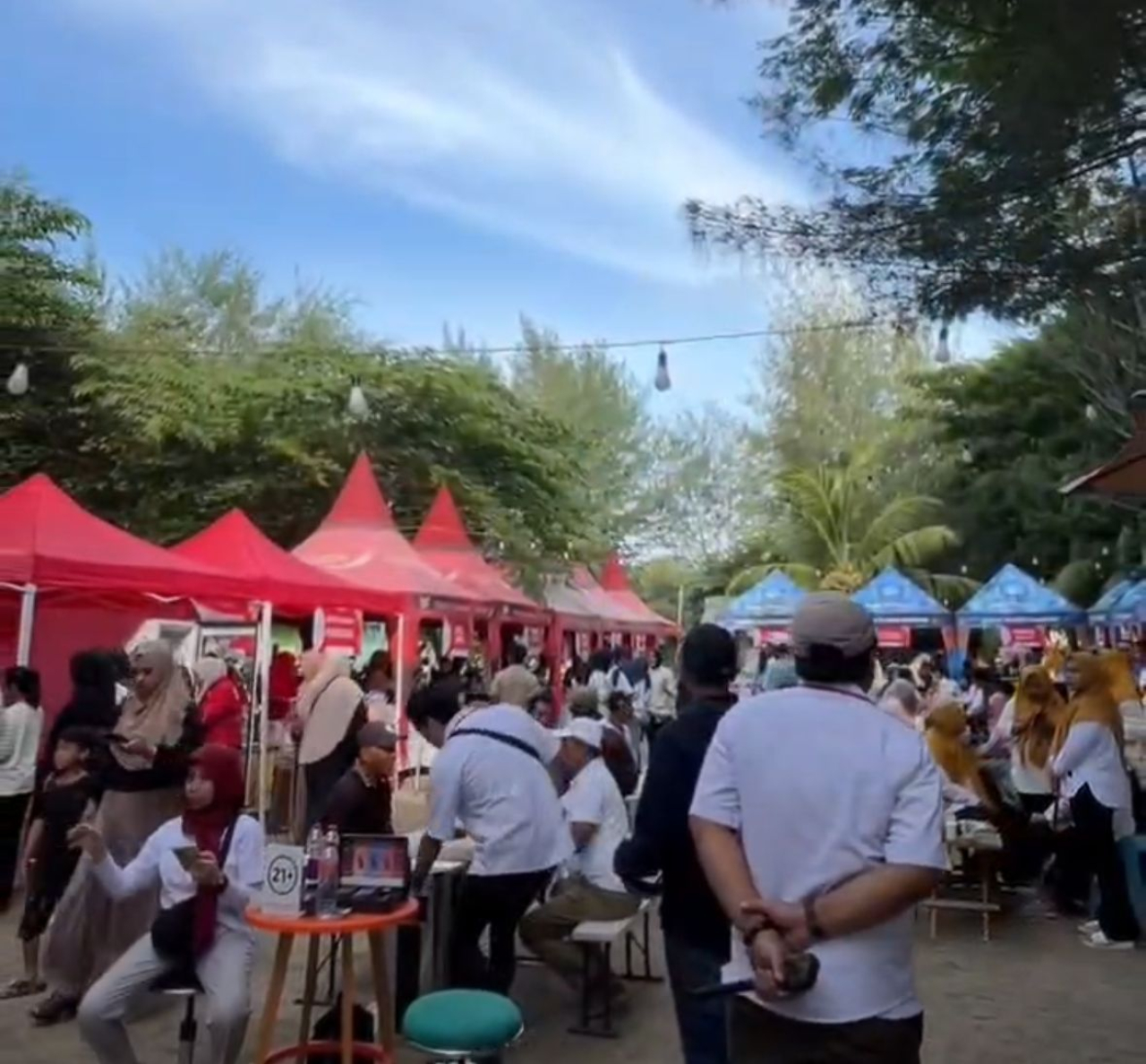 Jhuko’ Tonoh Hidupkan Pantai Lon Malang, Kolaborasi Pemdes Bira Tengah Sampang dan Warga Dongkrak UMKM Pesisir Utara