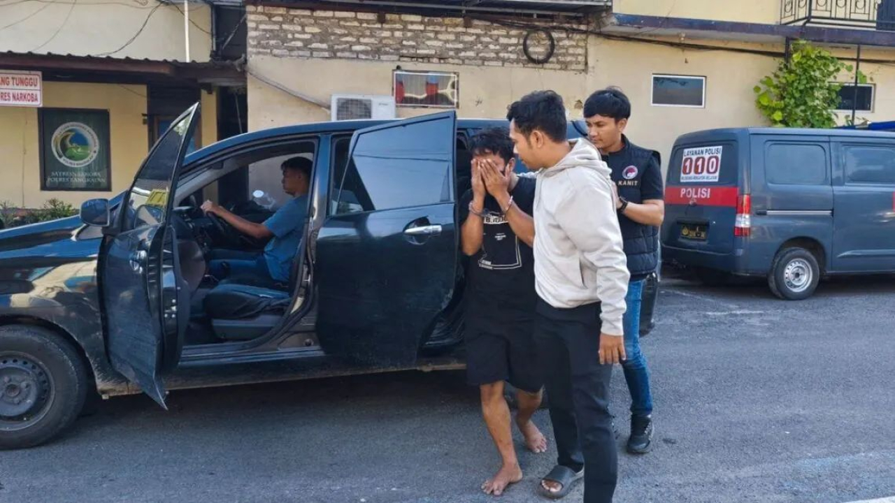 Sembunyikan Sabu di Kandang Kambing, Pengedar Narkoba di Bangkalan Dibekuk Polisi