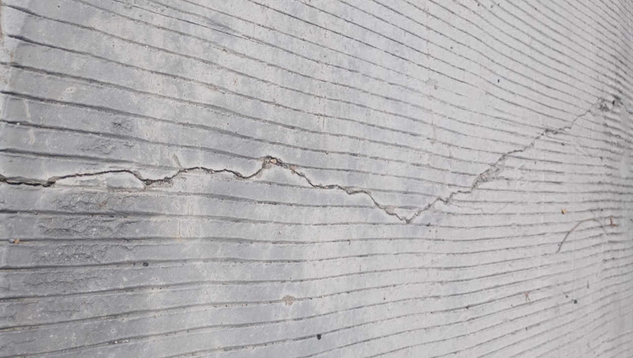 Proyek PISEW Rp500 Juta di Sreseh Retak Dini, Kualitas Pekerjaan Dipertanyakan