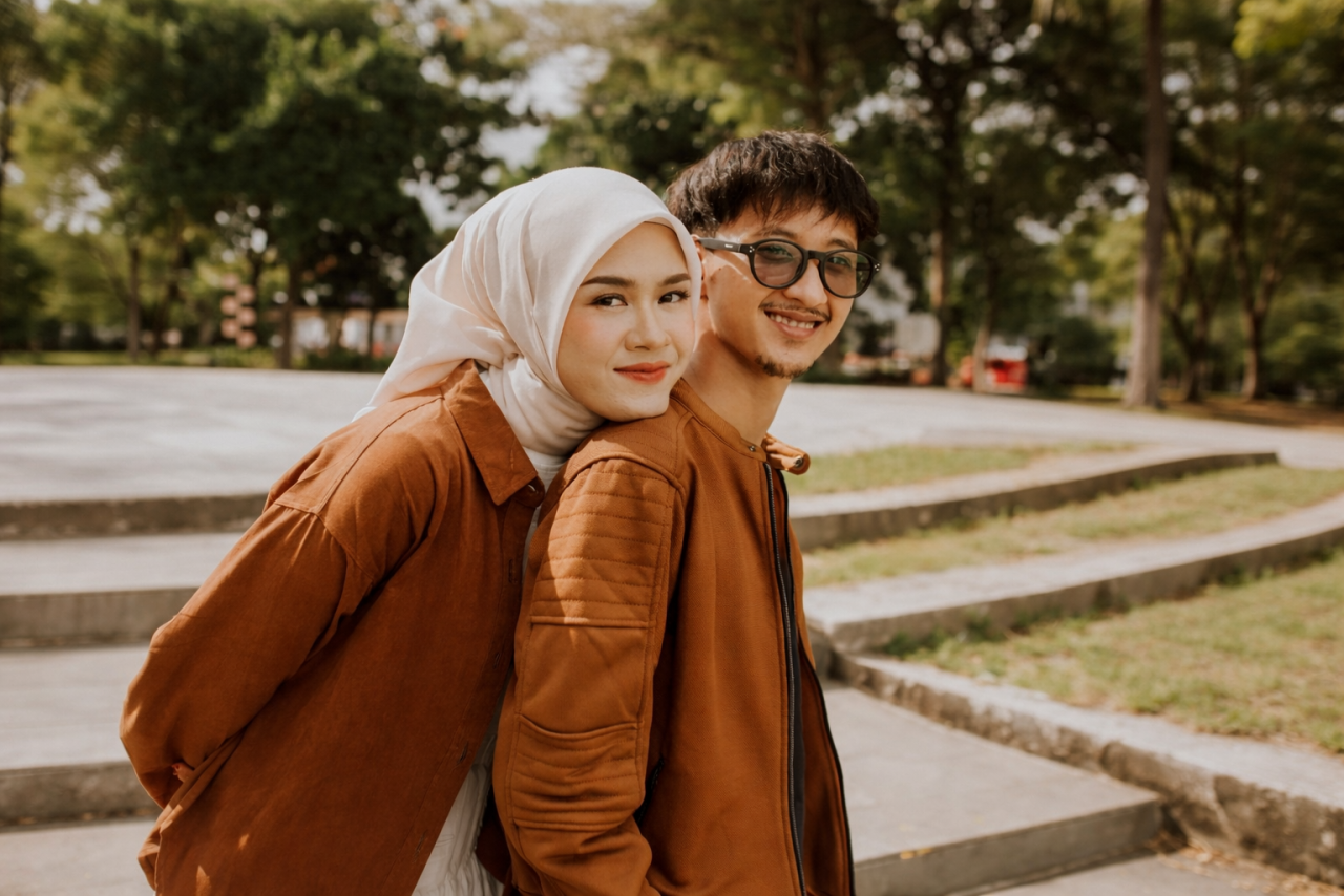 Cinta dalam Doa: Pernikahan Ning Alvi dan Mas Aik Disambut Haru Ratusan Warga Desa Bira Timur Sampang