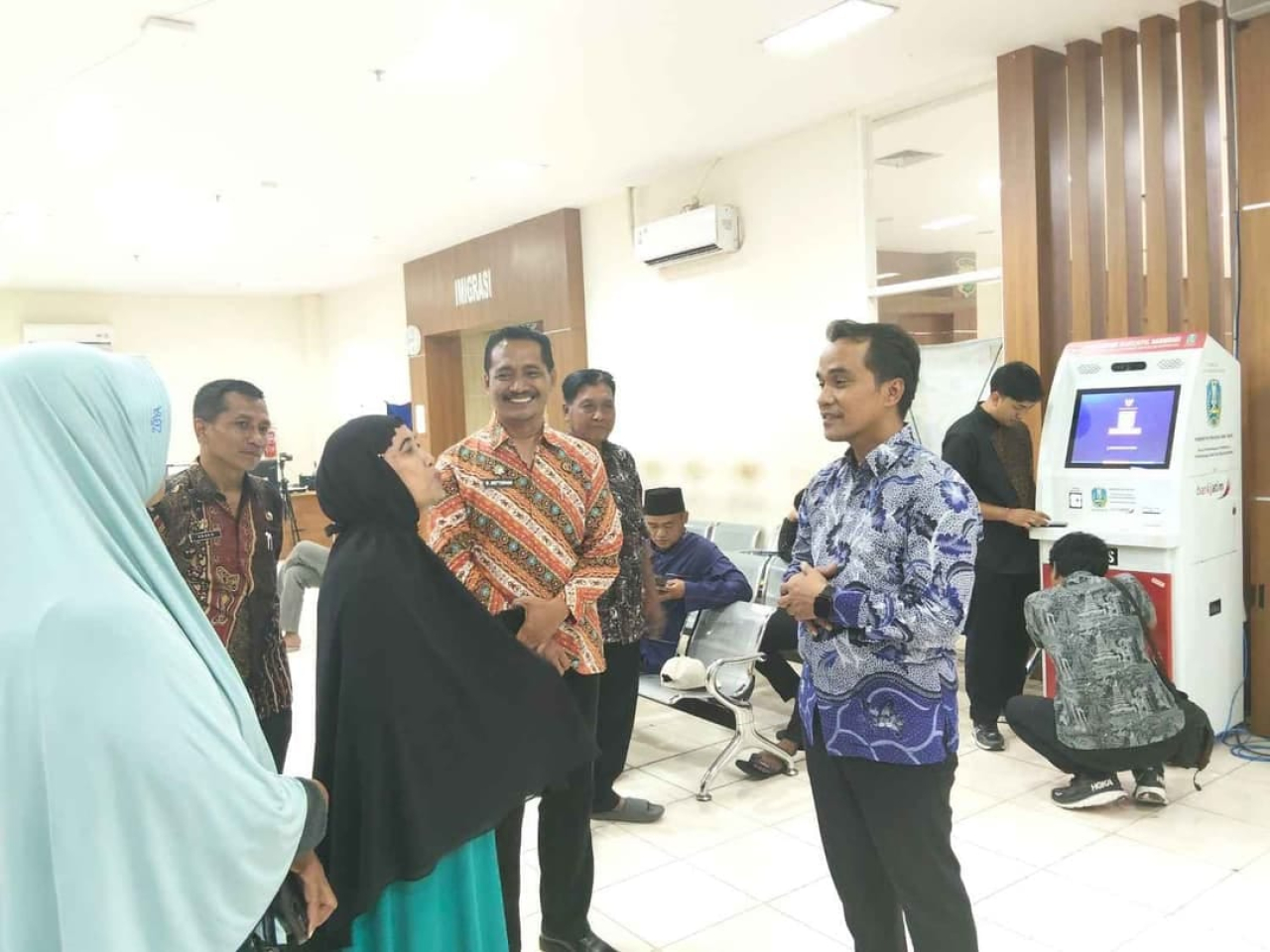 Bupati Bangkalan Tinjau MPP Bangkalan Plaza, Lukman Hakim Soroti Gangguan Internet dan Peralatan Usang