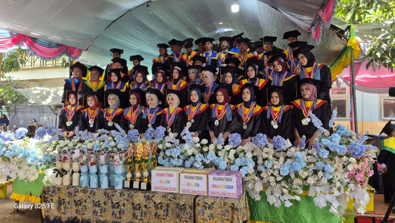 Pondok Pesantren Al-Arifin Sampang Lepas 121 Siswa, Cetak Generasi Berprestasi dan Siap Menempuh Pendidikan Lebih Tinggi